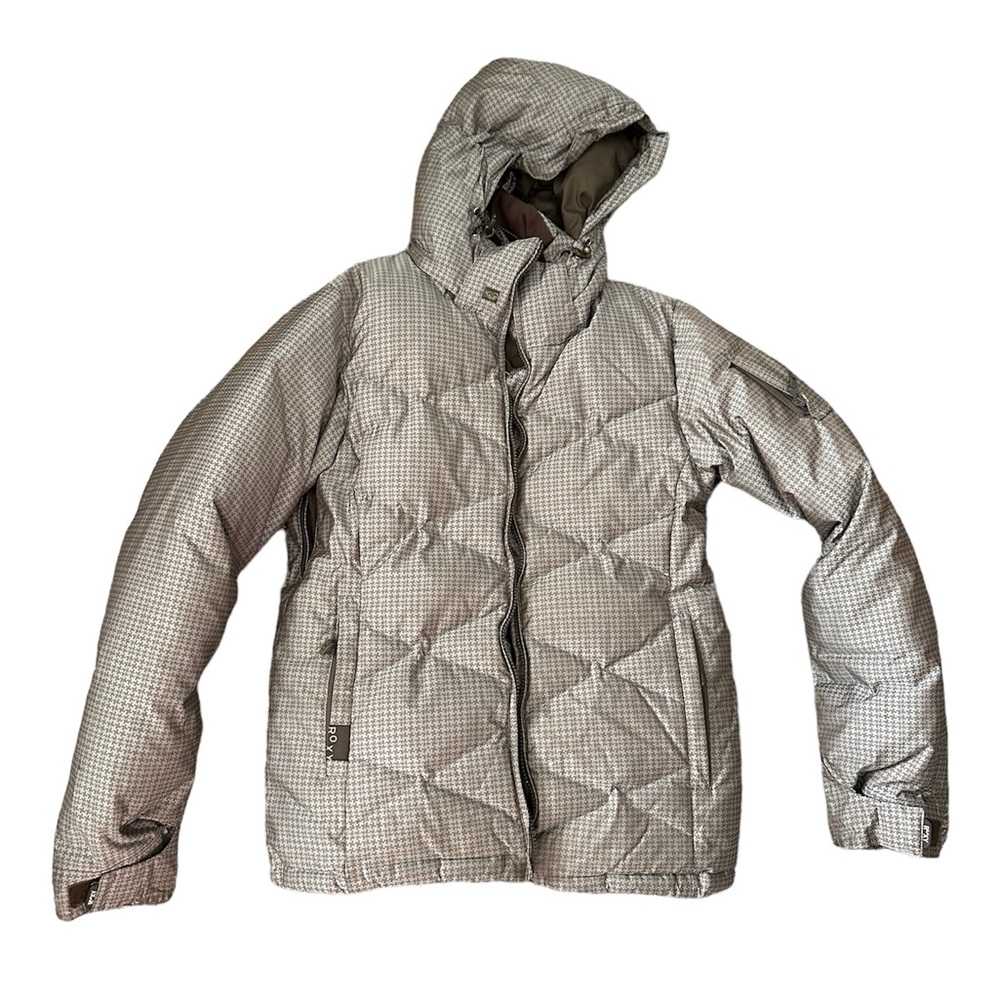 Roxy winter coat. Size medium Breathable side, attachable hood by zipper. Brown
